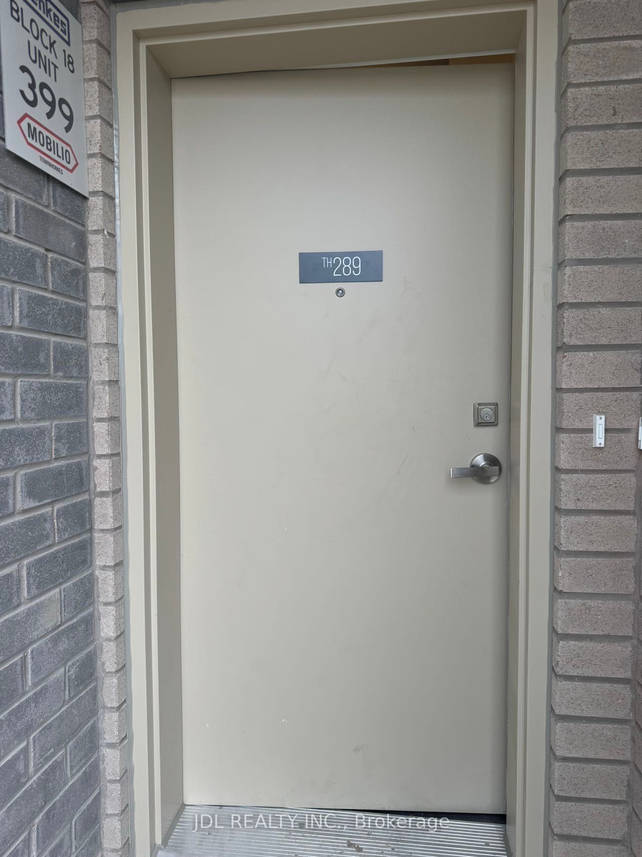 140 Honeycrisp Crescent, #289