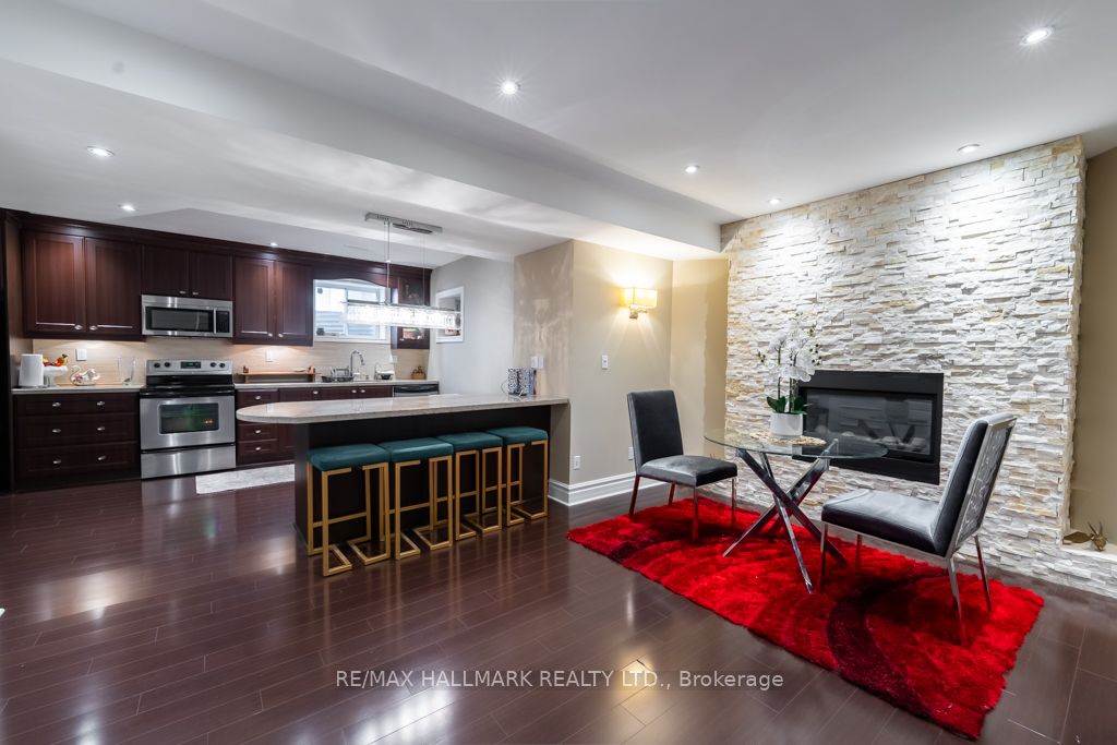 384 Kennedy St W