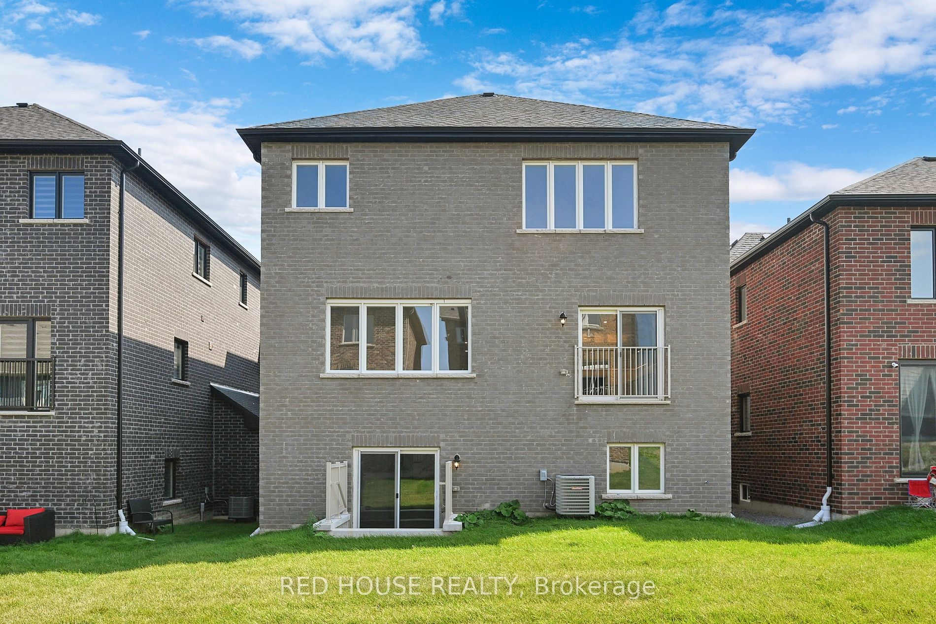 1458 Stovell Cres