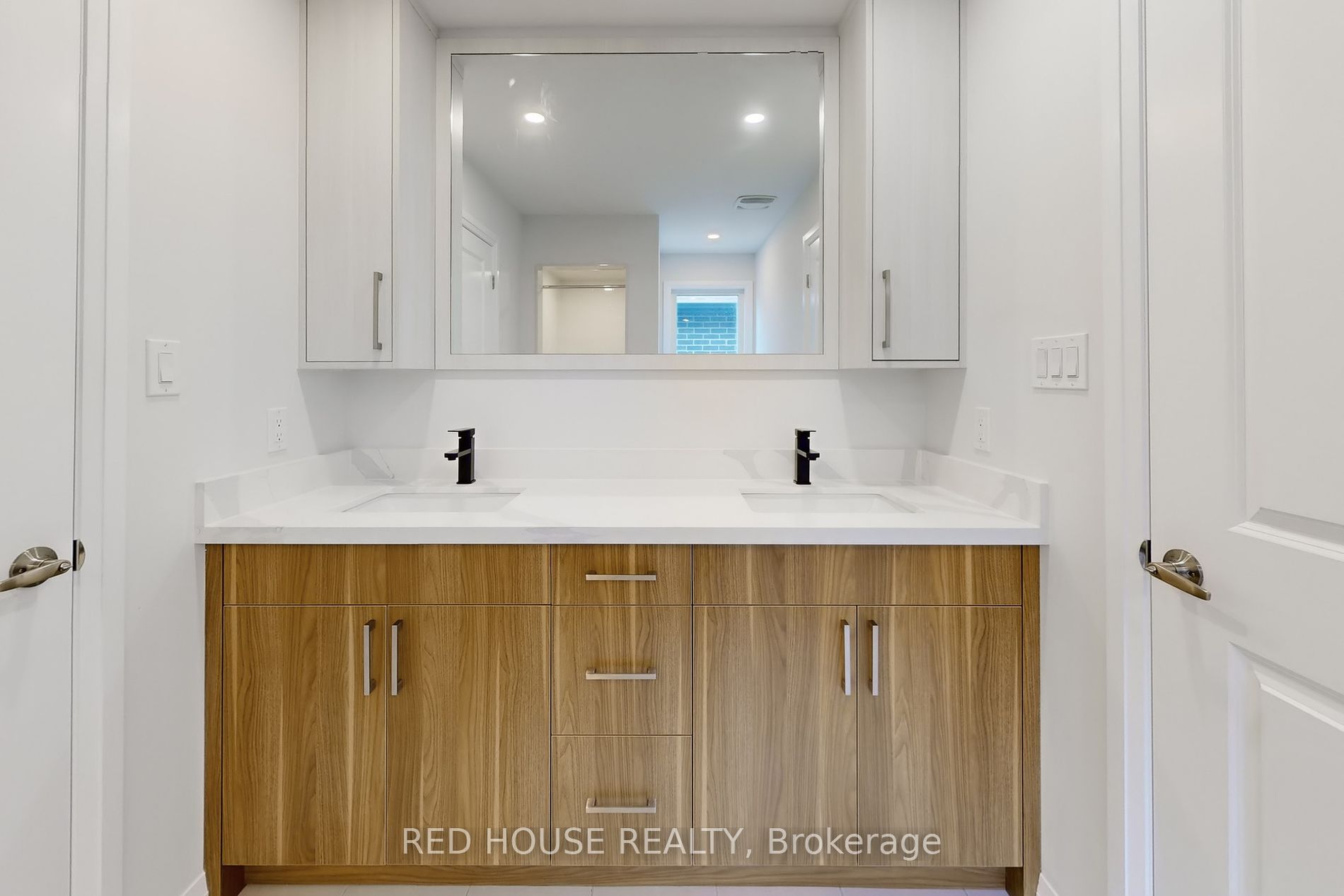 1458 Stovell Cres