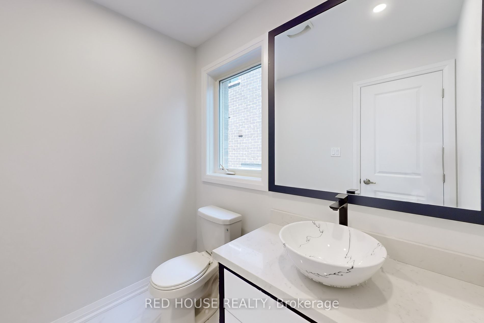 1458 Stovell Cres