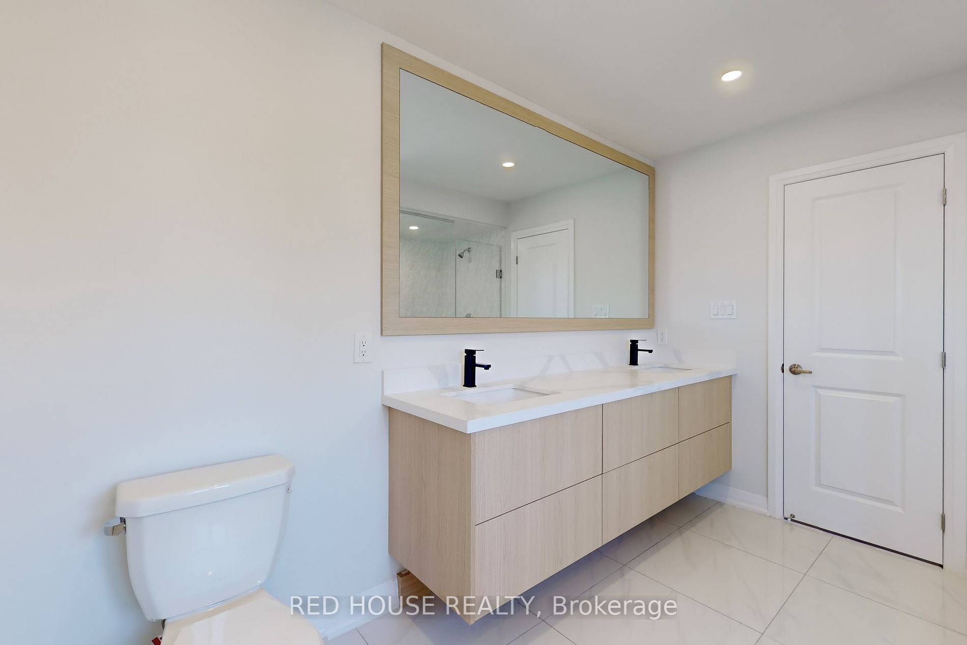 1458 Stovell Cres