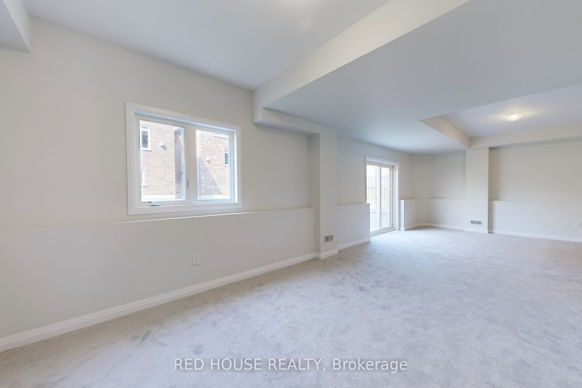 1458 Stovell Cres