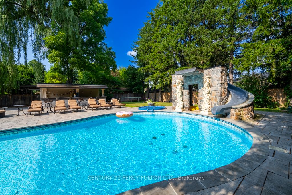7 Fairview Ave