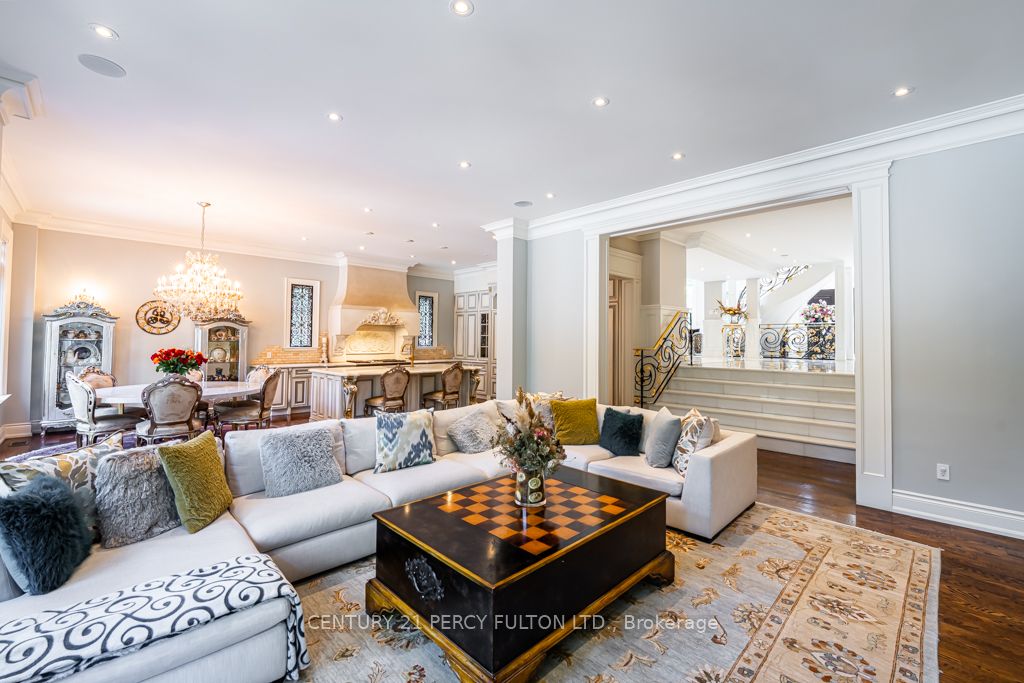 7 Fairview Ave