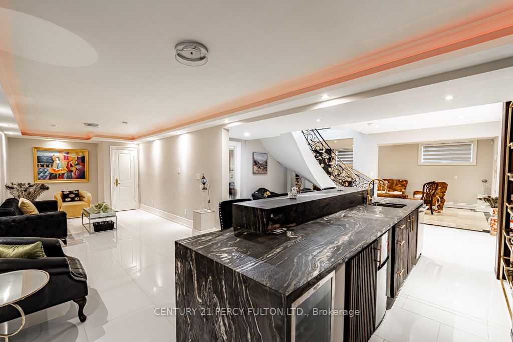7 Fairview Ave