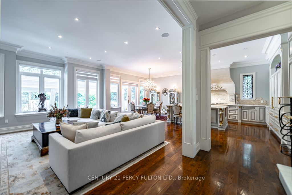 7 Fairview Ave