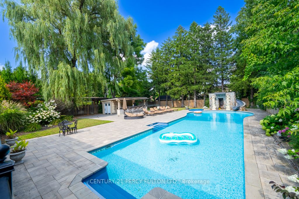 7 Fairview Ave