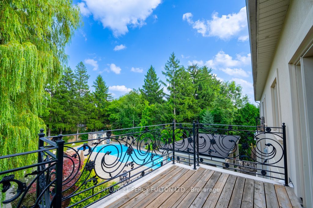 7 Fairview Ave