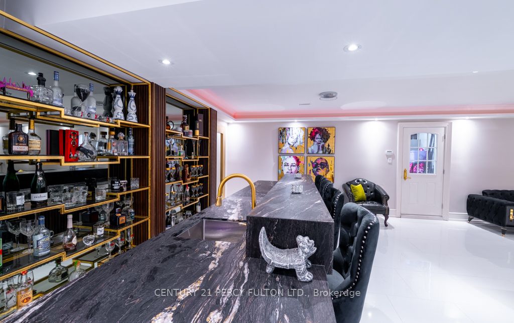 7 Fairview Ave