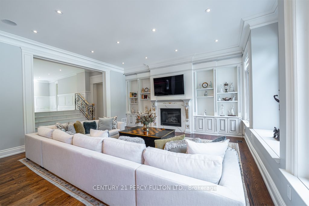 7 Fairview Ave