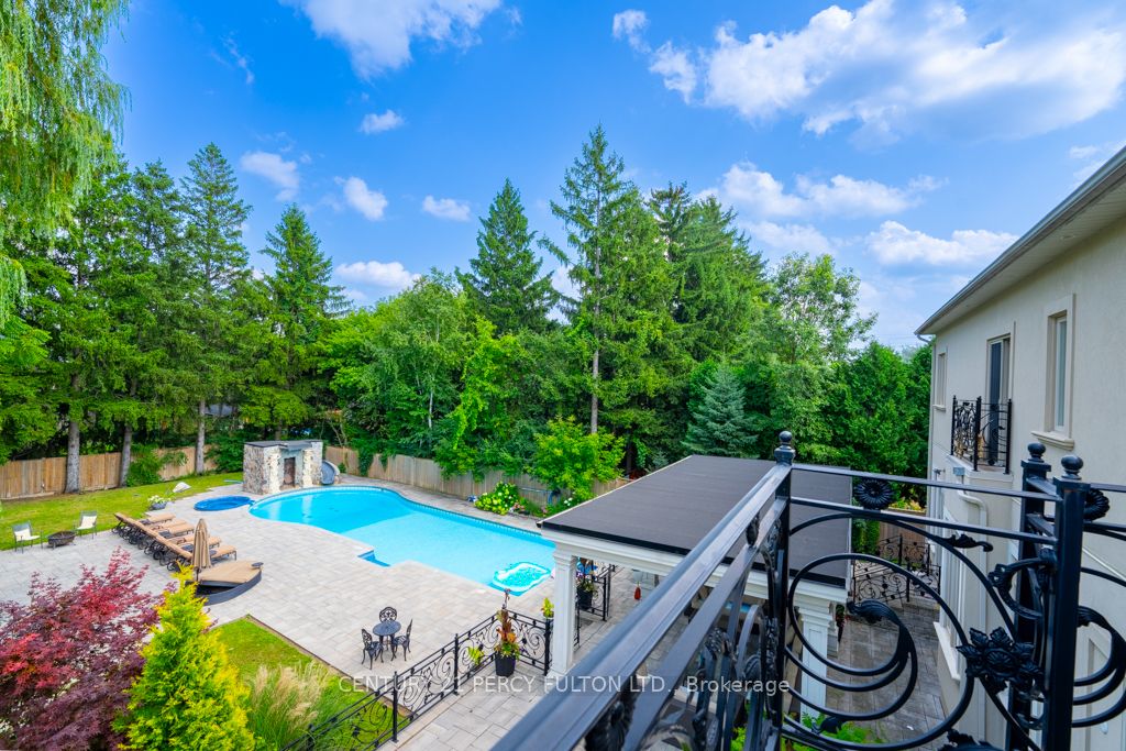 7 Fairview Ave