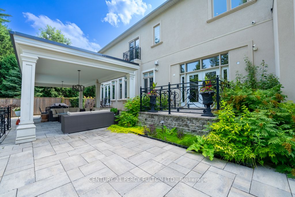 7 Fairview Ave