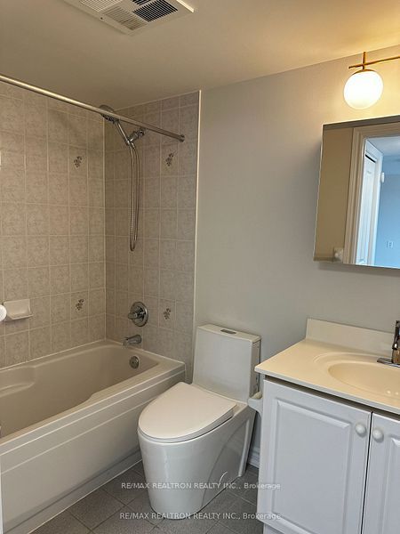 9015 Leslie St, #1218
