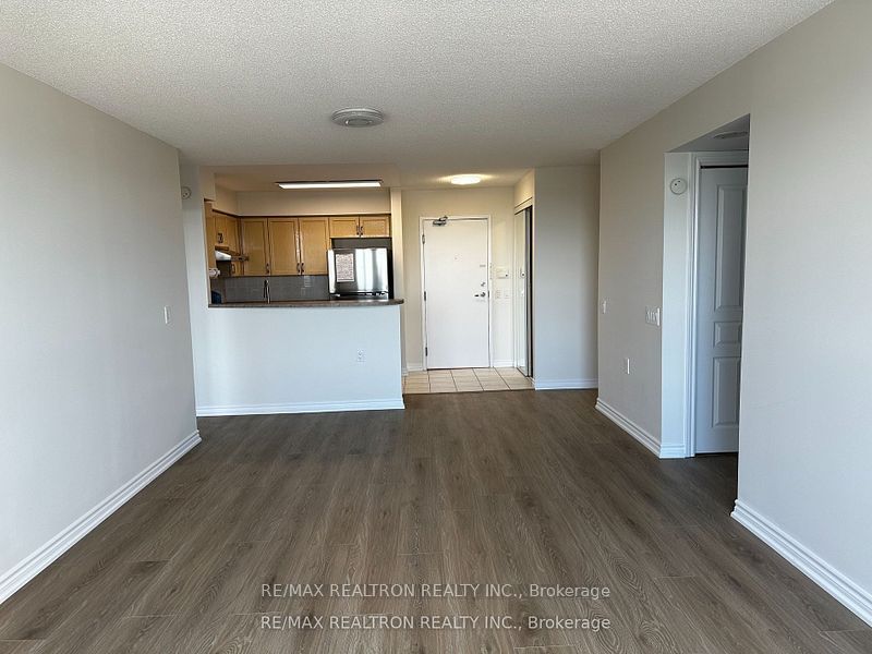 9015 Leslie St, #1218