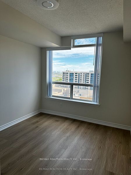9015 Leslie St, #1218