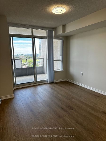 9015 Leslie St, #1218