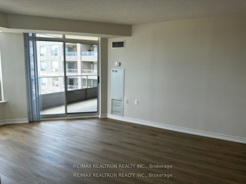 9015 Leslie St, #1218