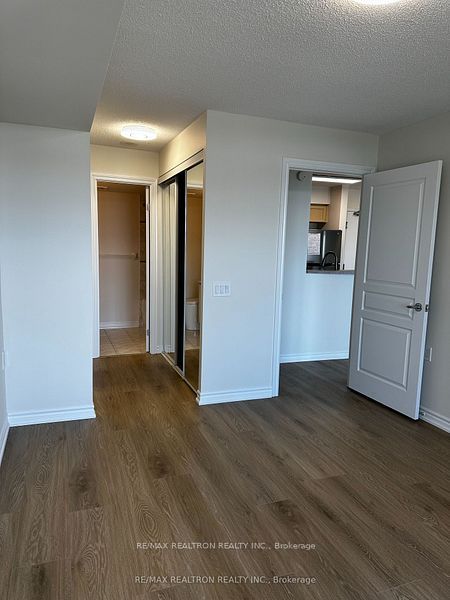 9015 Leslie St, #1218