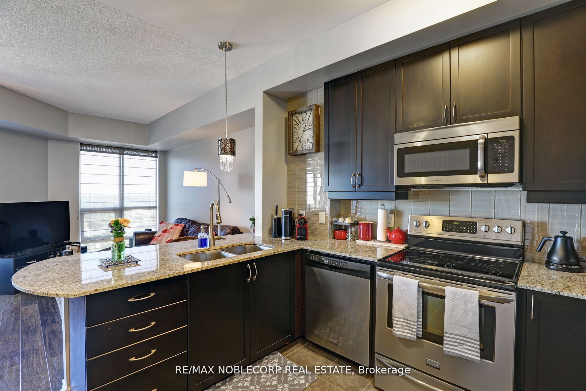 7730 Kipling Ave, #907
