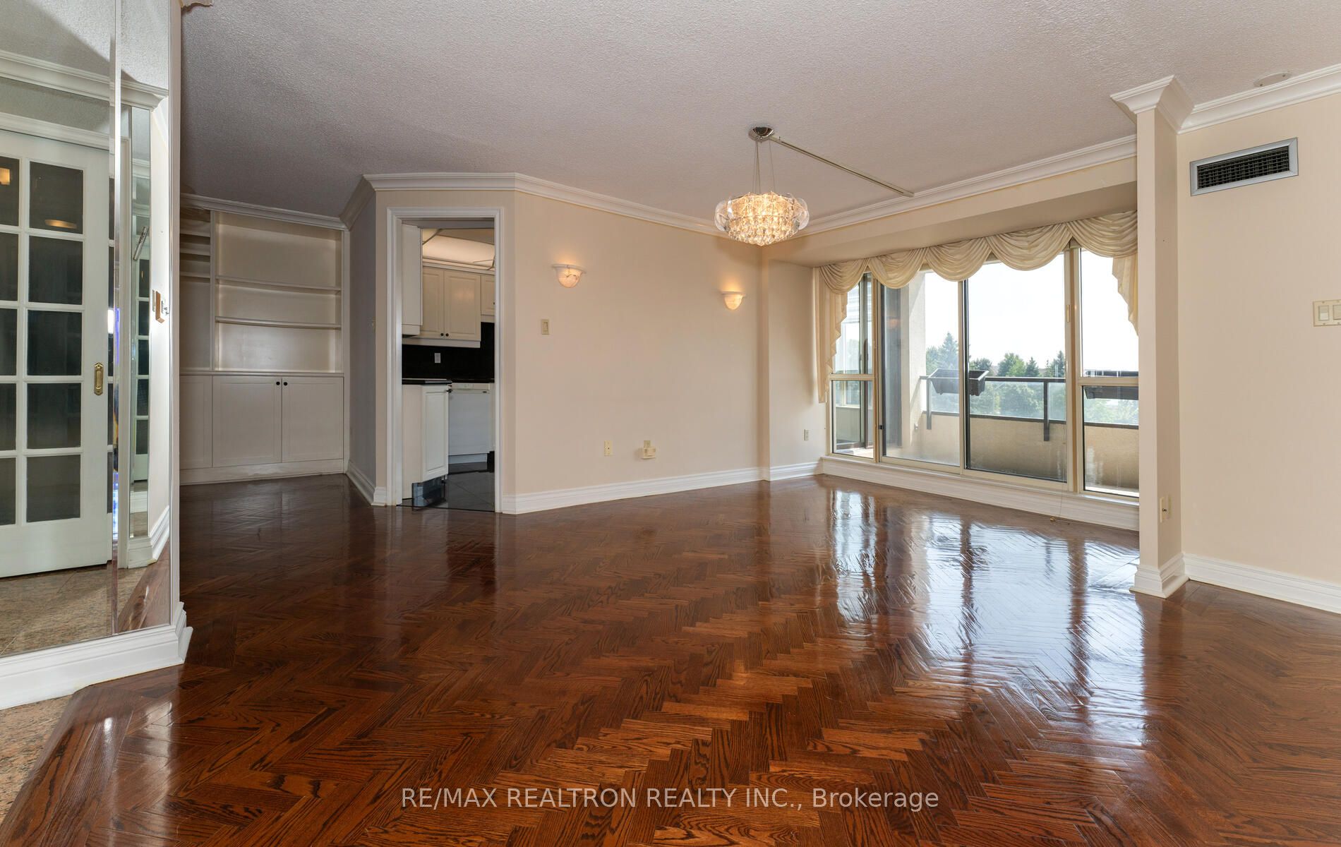 343 Clark Avenue W, #502