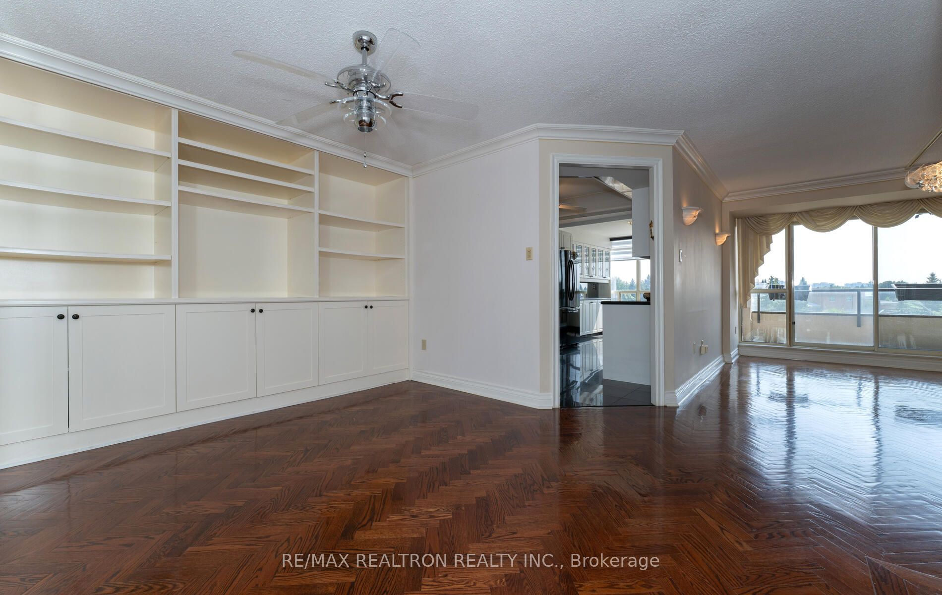 343 Clark Avenue W, #502