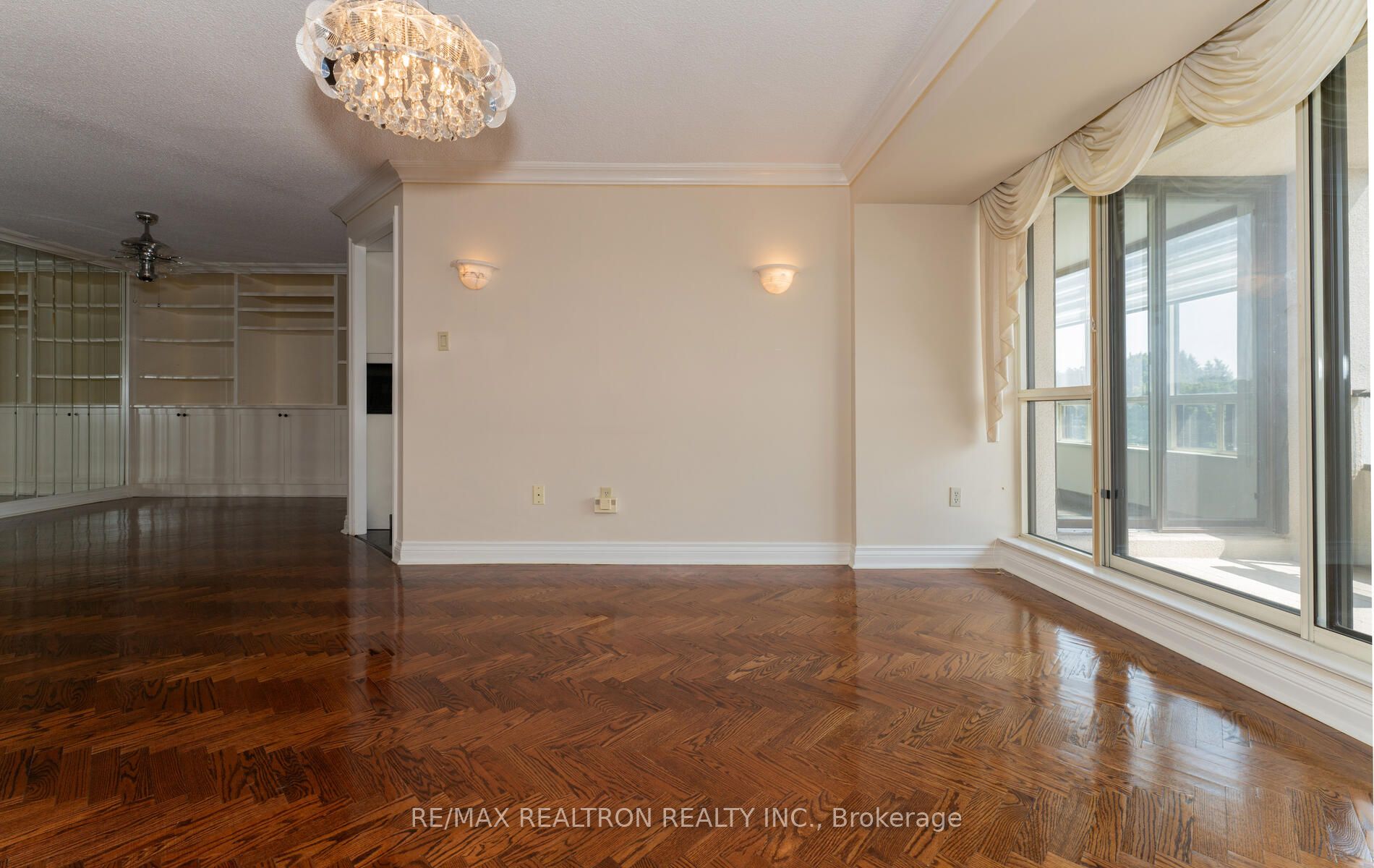 343 Clark Avenue W, #502
