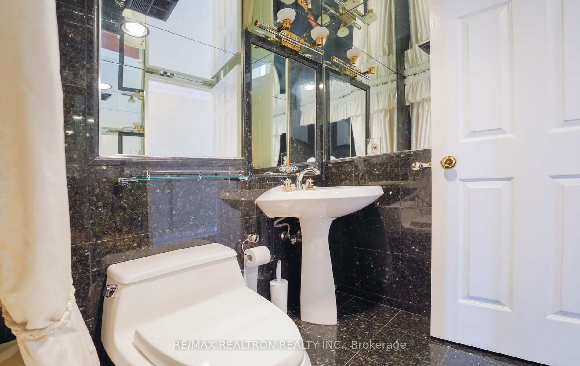 343 Clark Avenue W, #502
