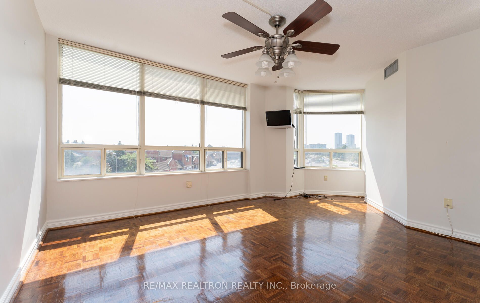 343 Clark Avenue W, #502