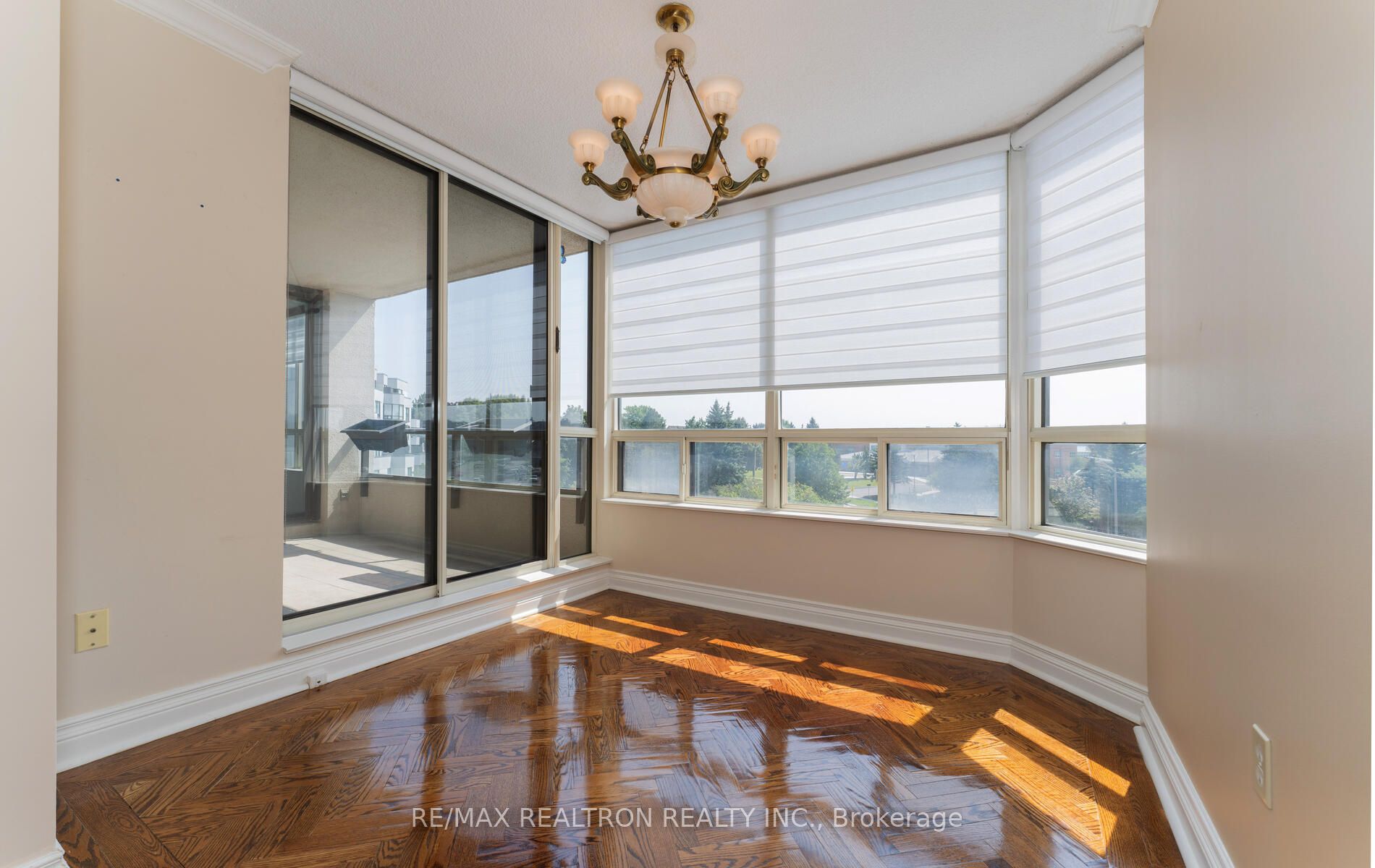 343 Clark Avenue W, #502