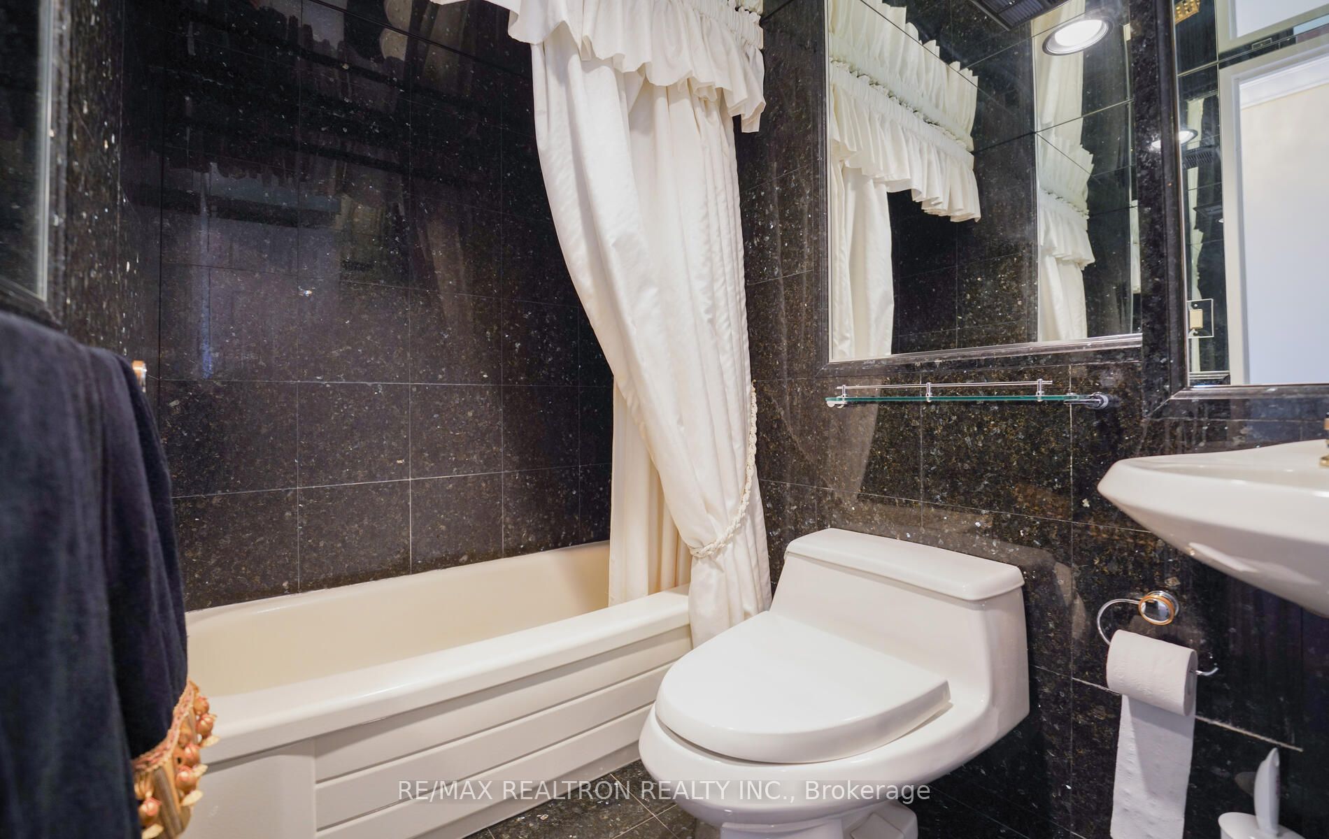 343 Clark Avenue W, #502
