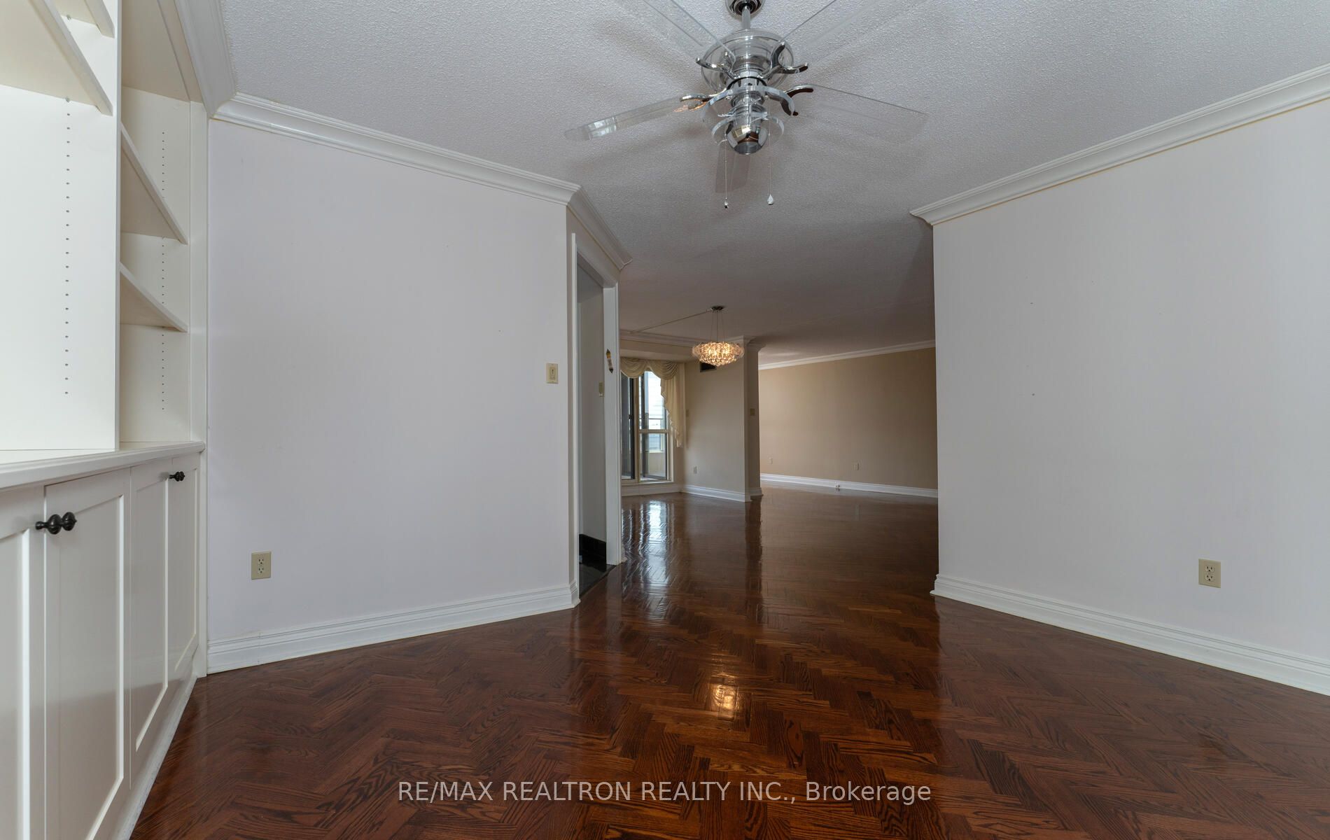 343 Clark Avenue W, #502