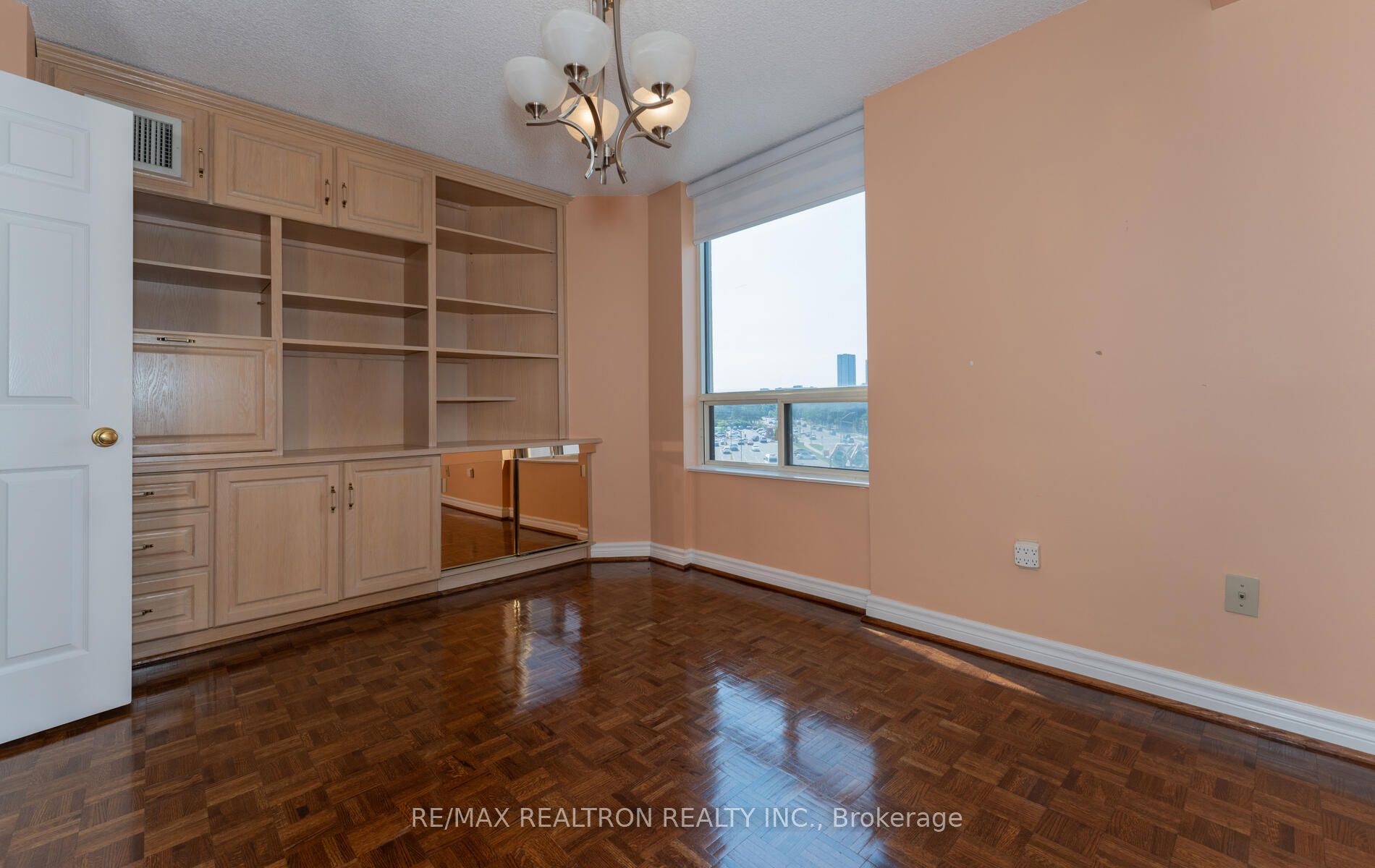 343 Clark Avenue W, #502