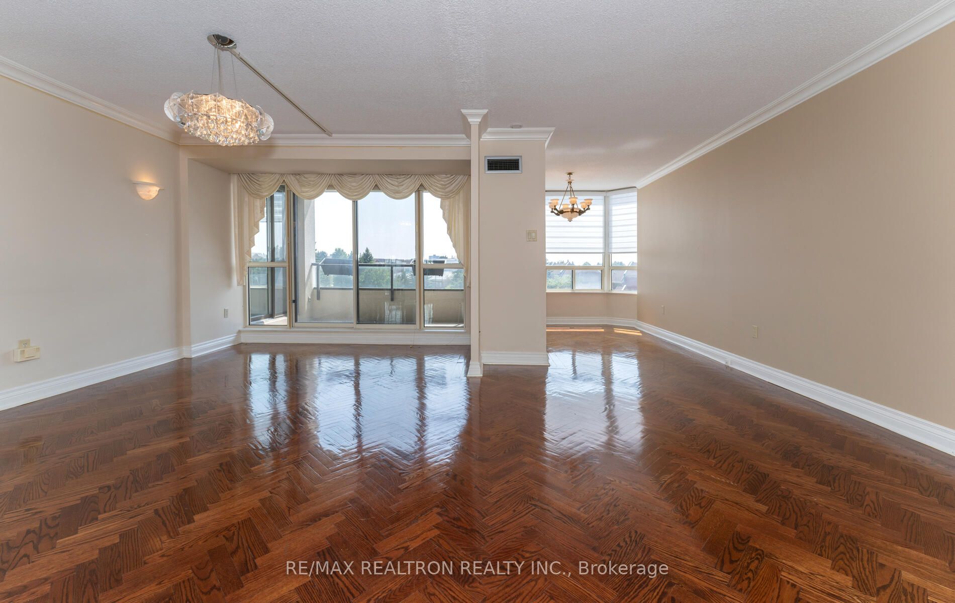 343 Clark Avenue W, #502