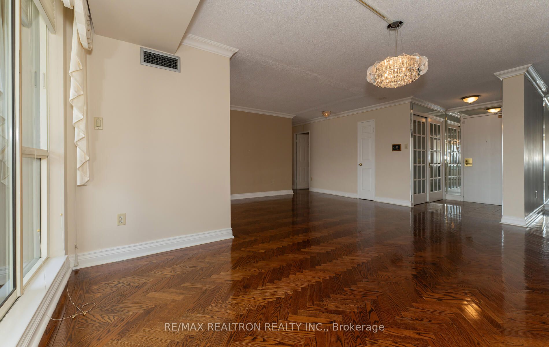 343 Clark Avenue W, #502