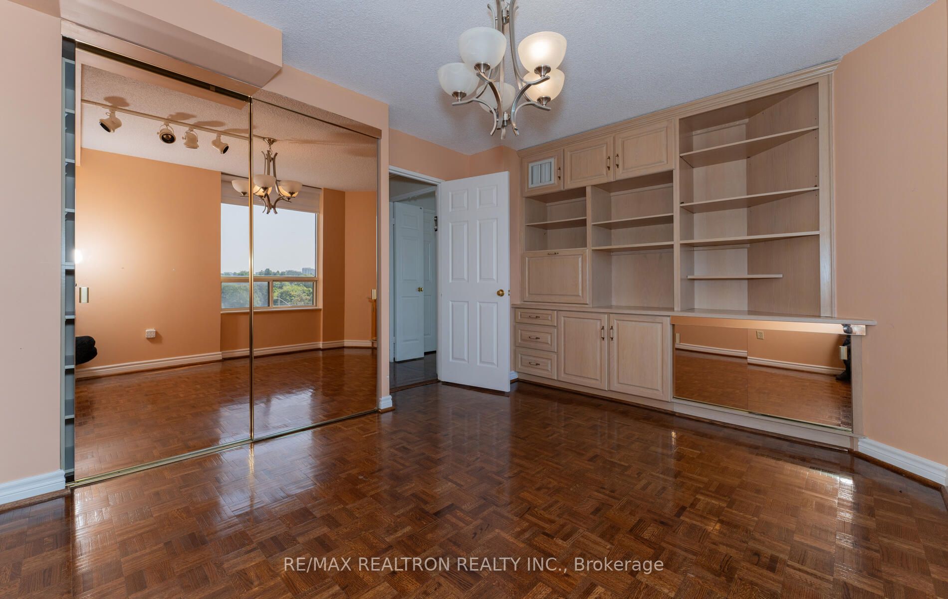 343 Clark Avenue W, #502