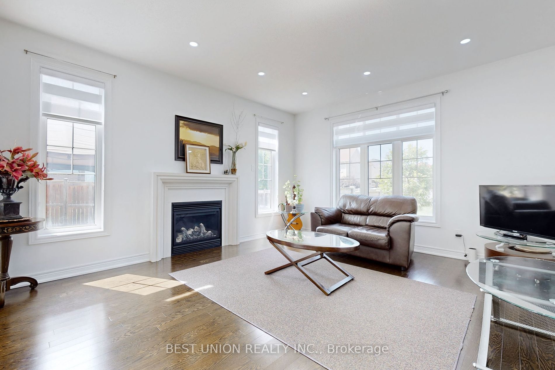 16 Hawke Crescent