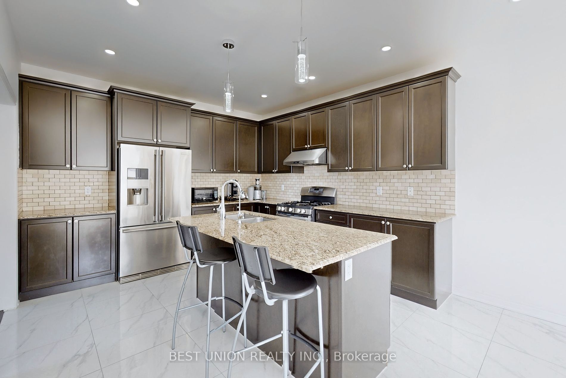 16 Hawke Crescent