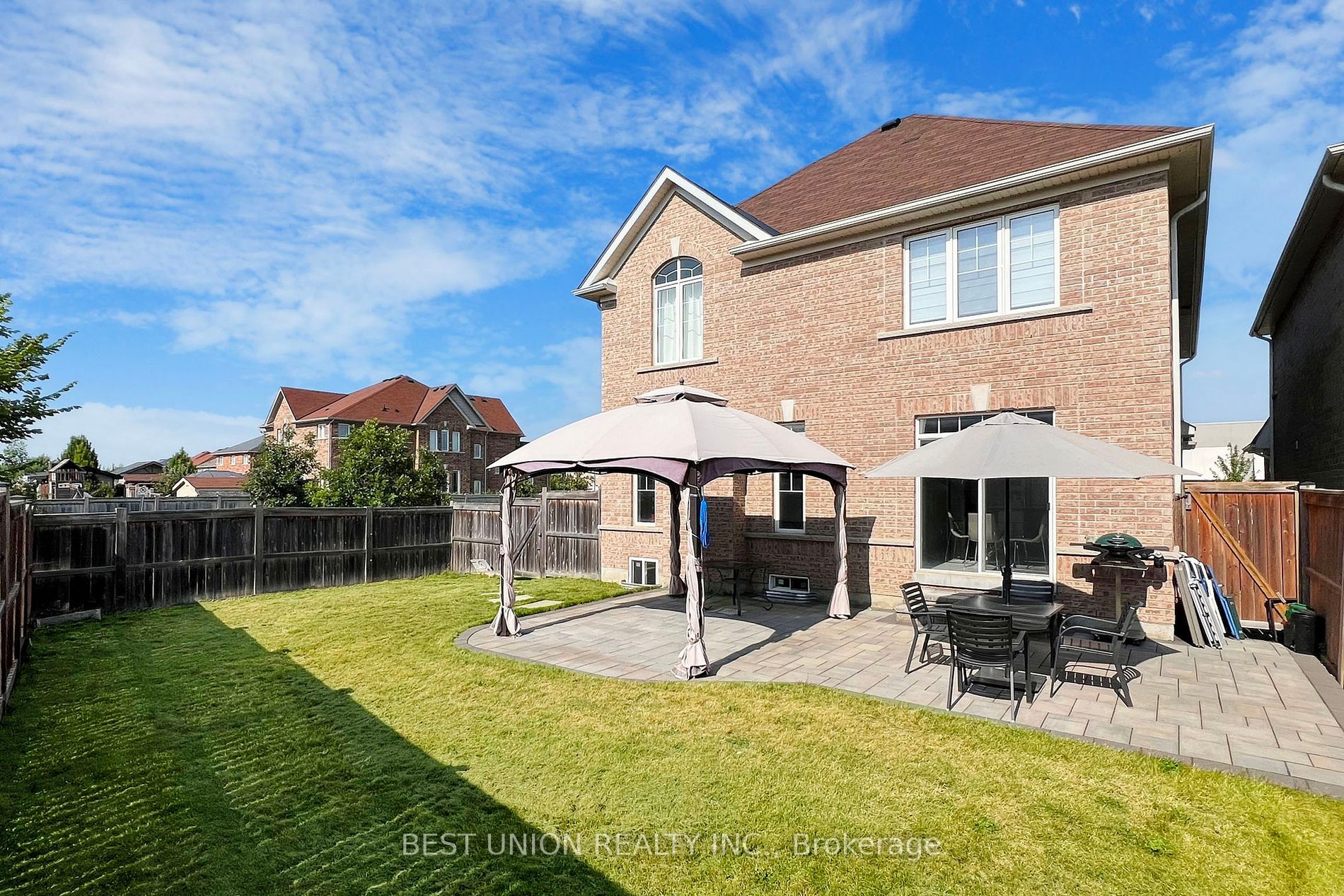 16 Hawke Crescent