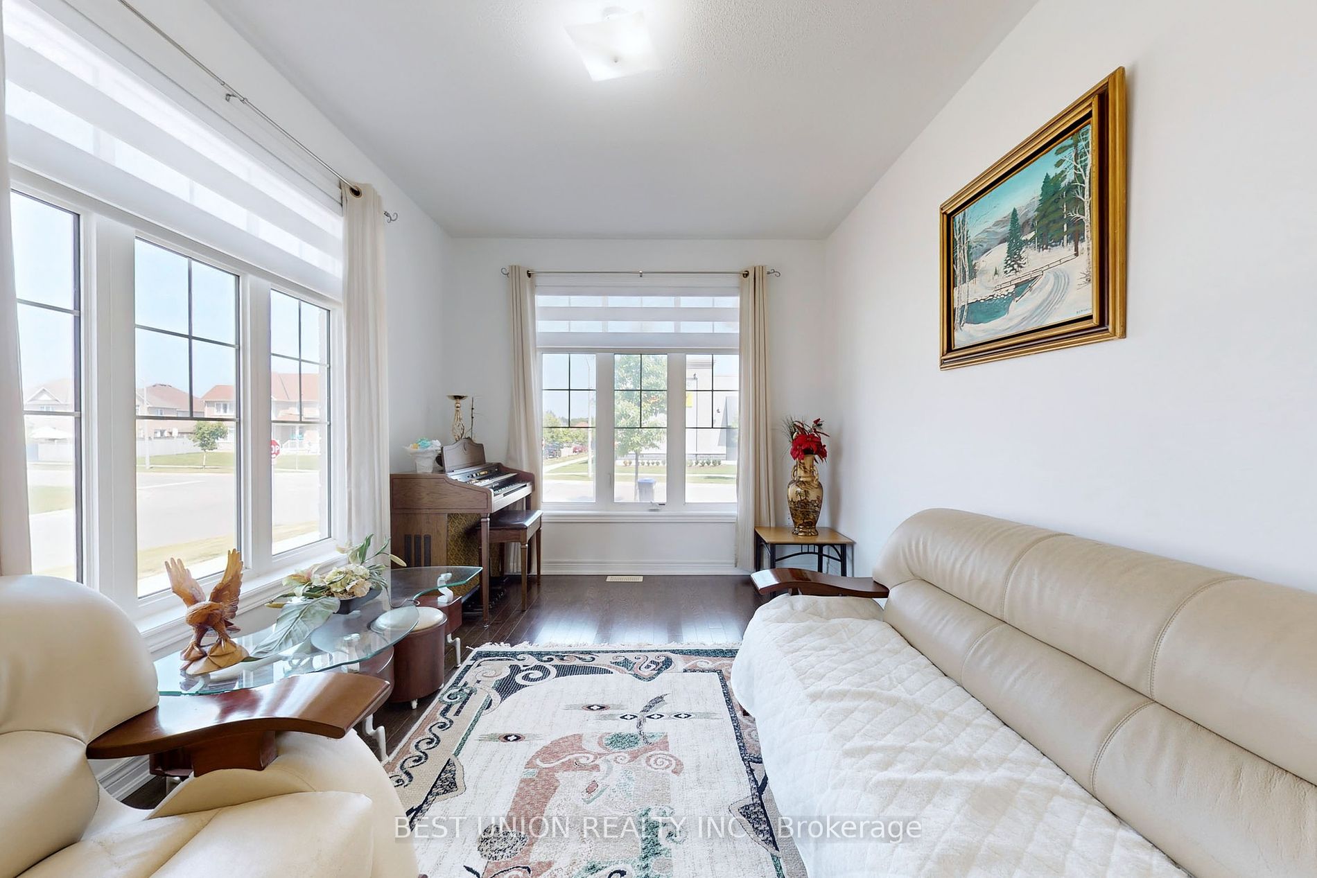 16 Hawke Crescent