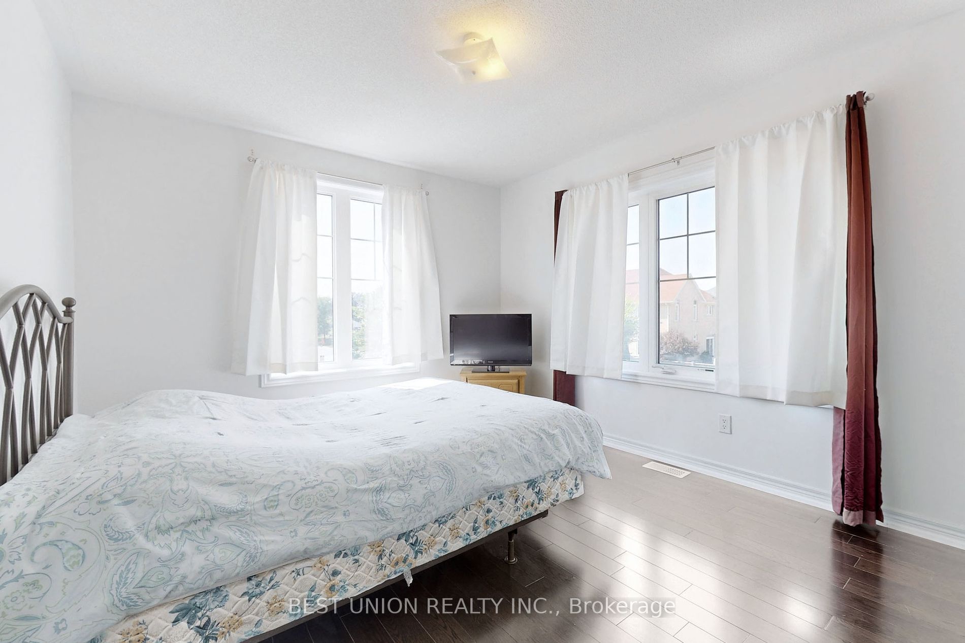 16 Hawke Crescent