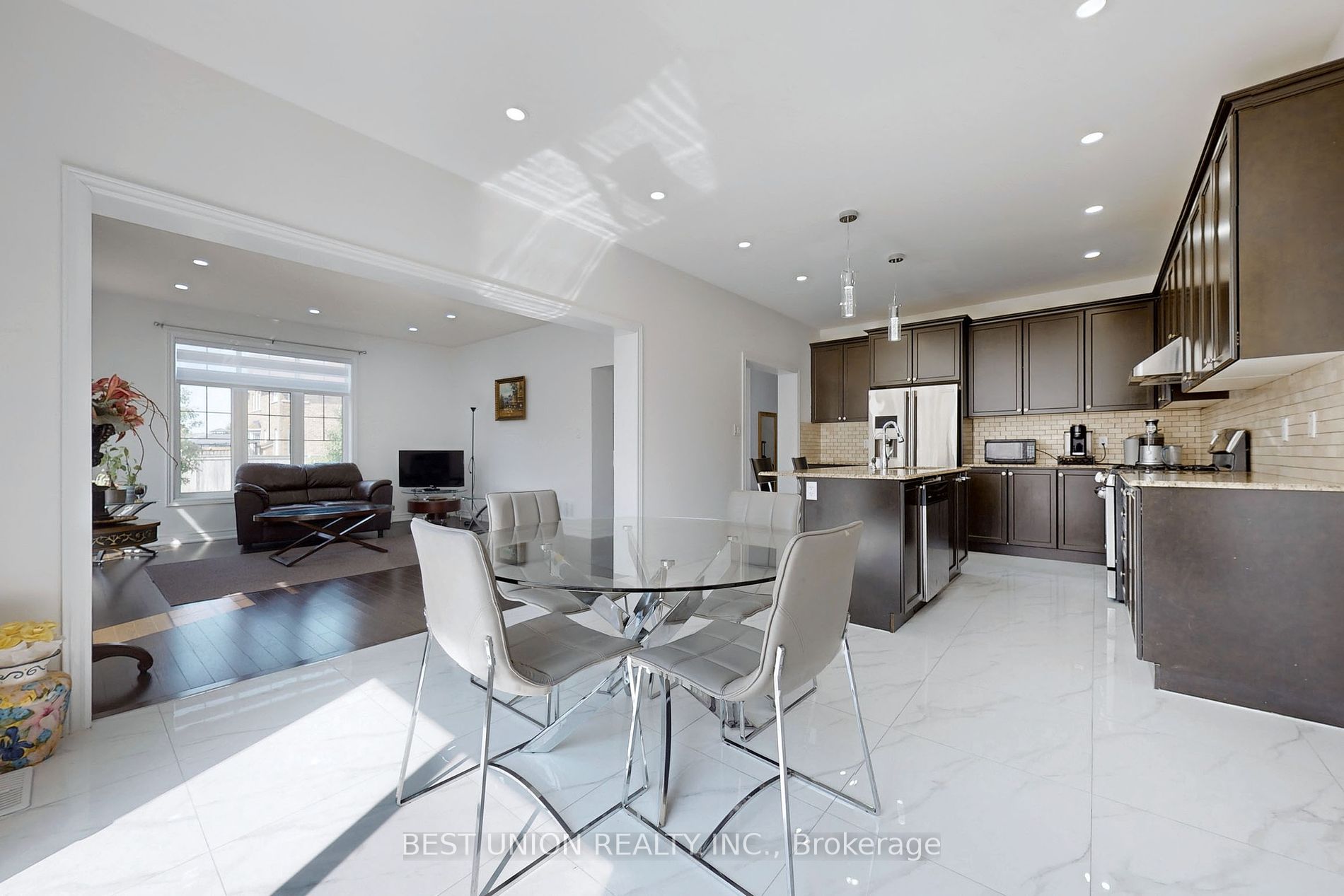 16 Hawke Crescent