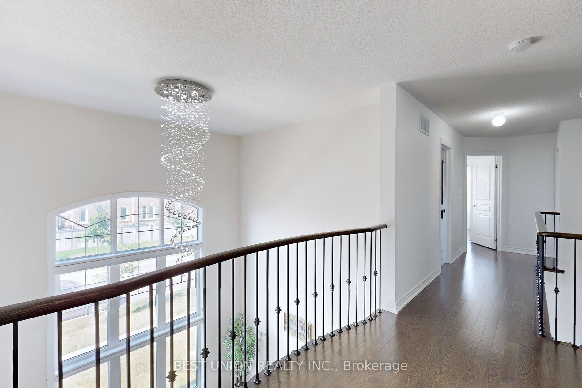 16 Hawke Crescent