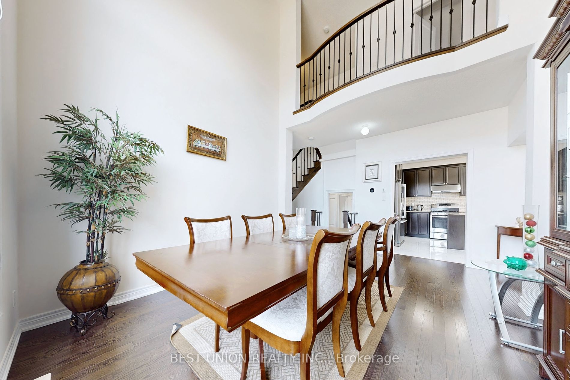 16 Hawke Crescent