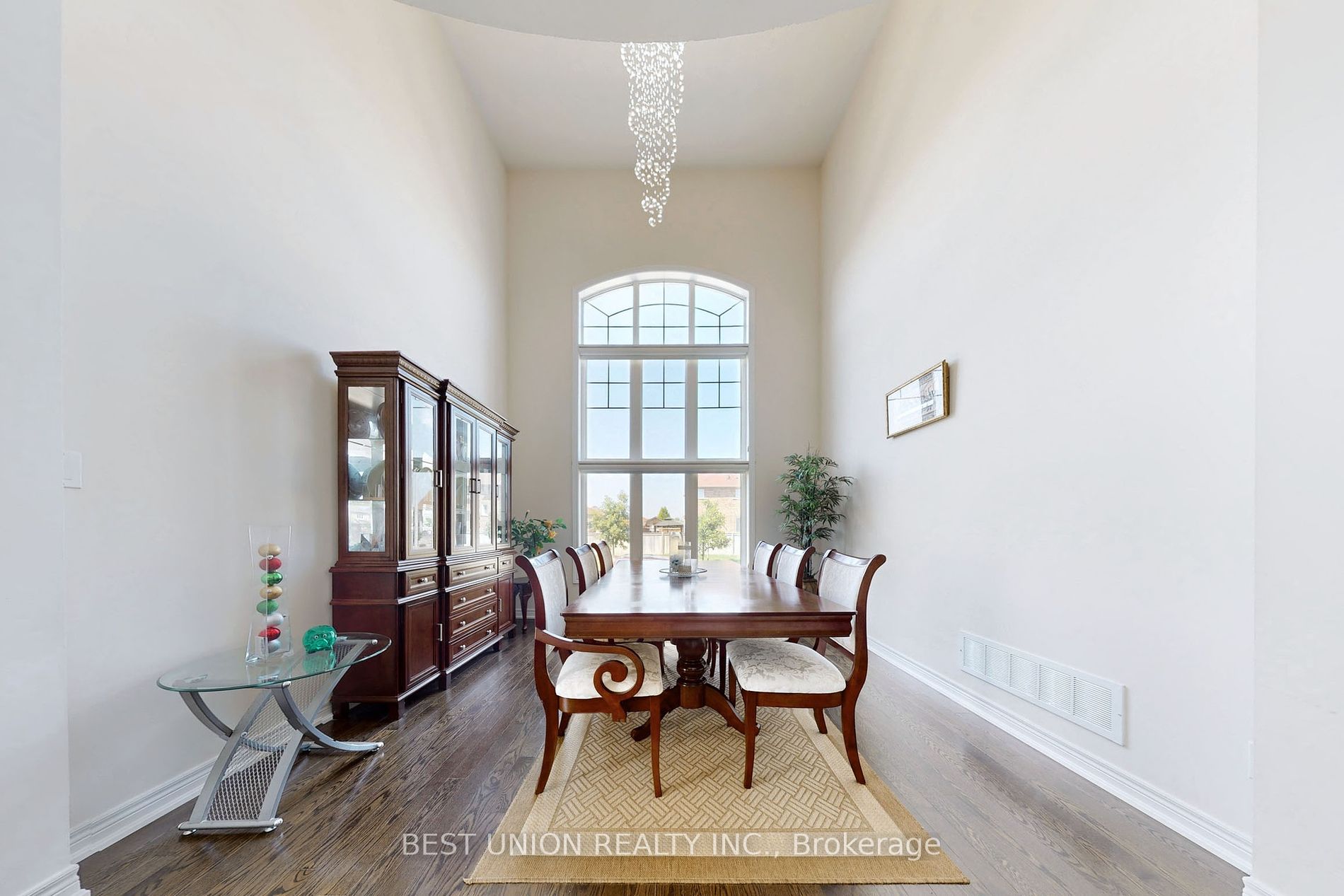 16 Hawke Crescent