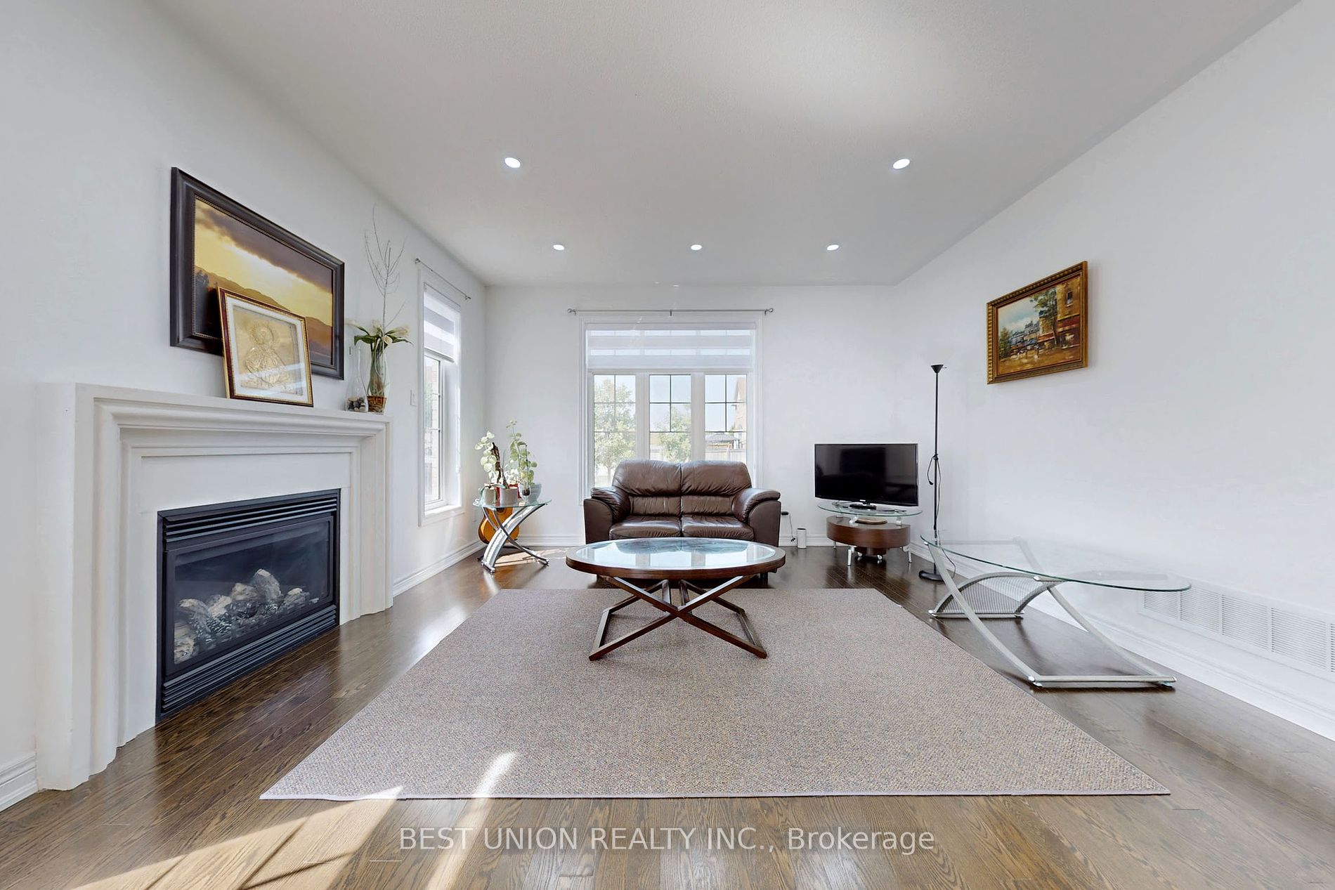 16 Hawke Crescent