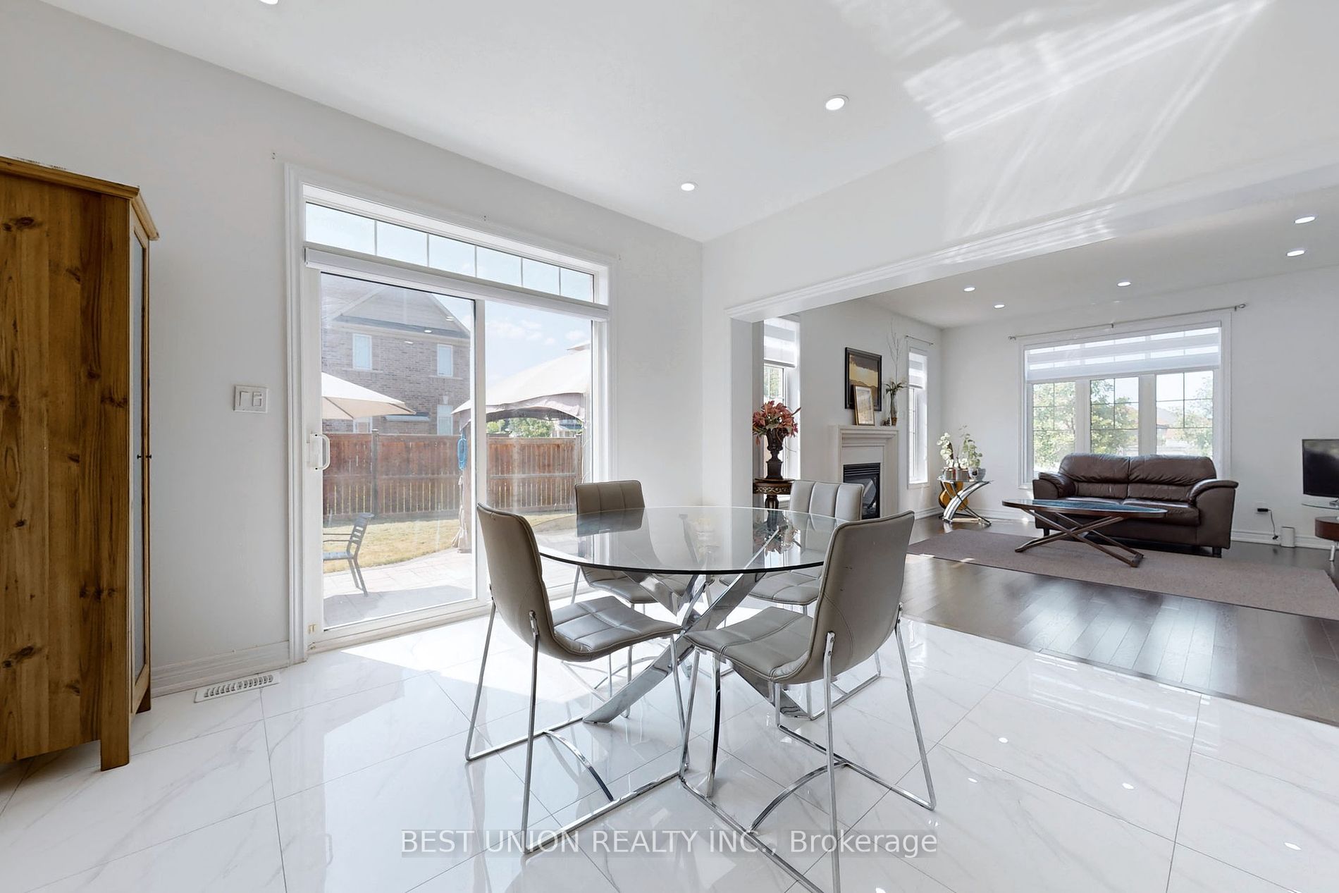 16 Hawke Crescent