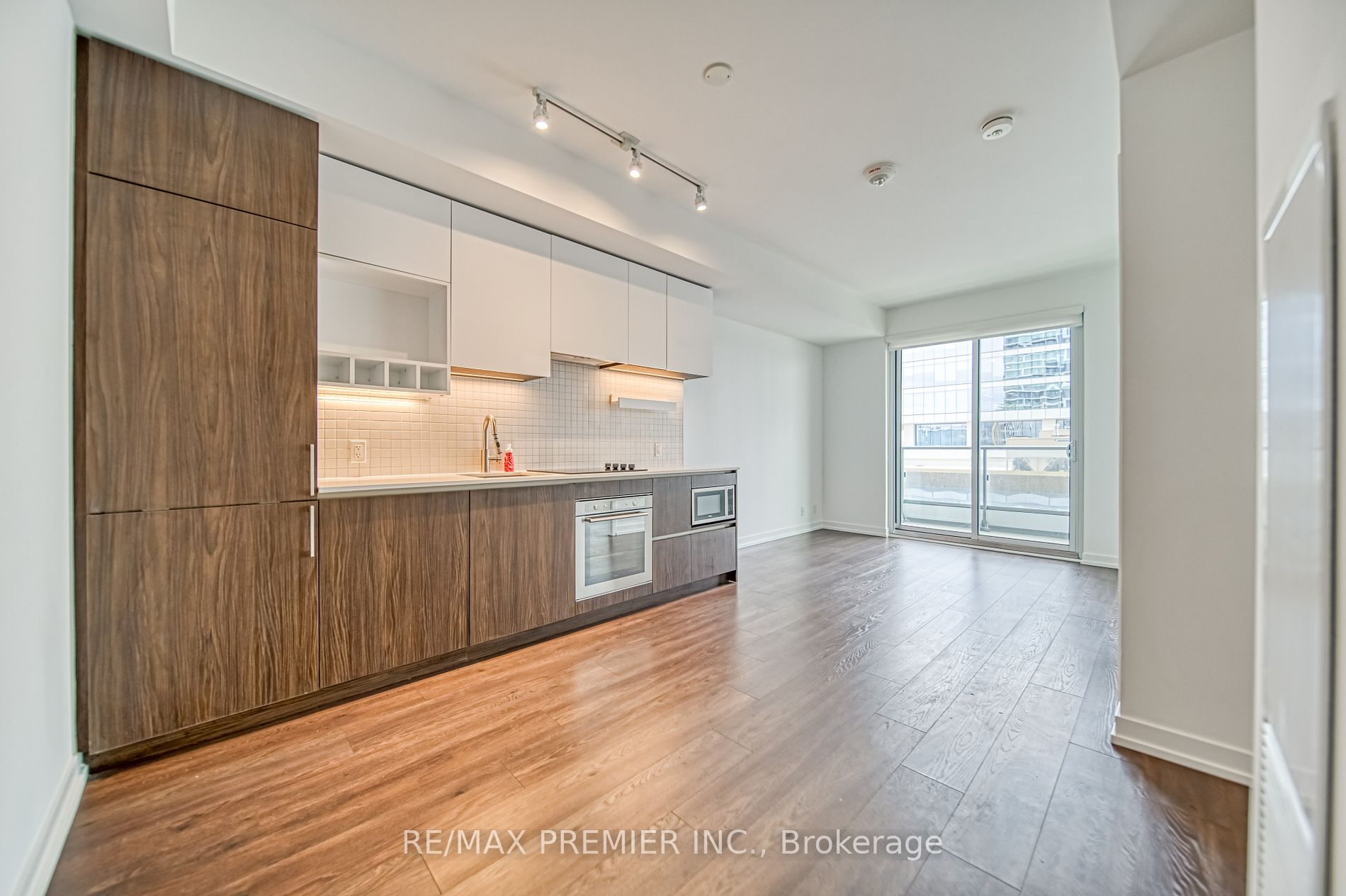 5 Buttermill Ave, #603