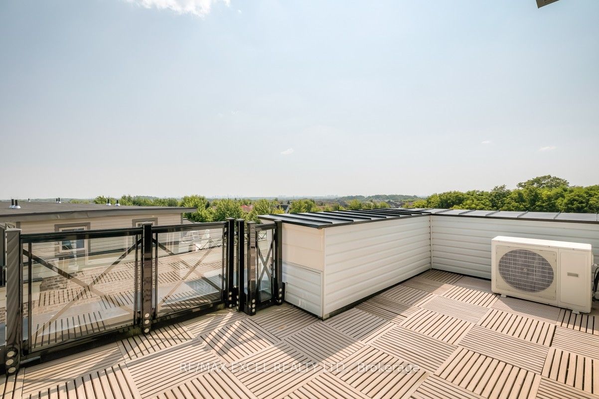 10 Westmeath Lane, #2202