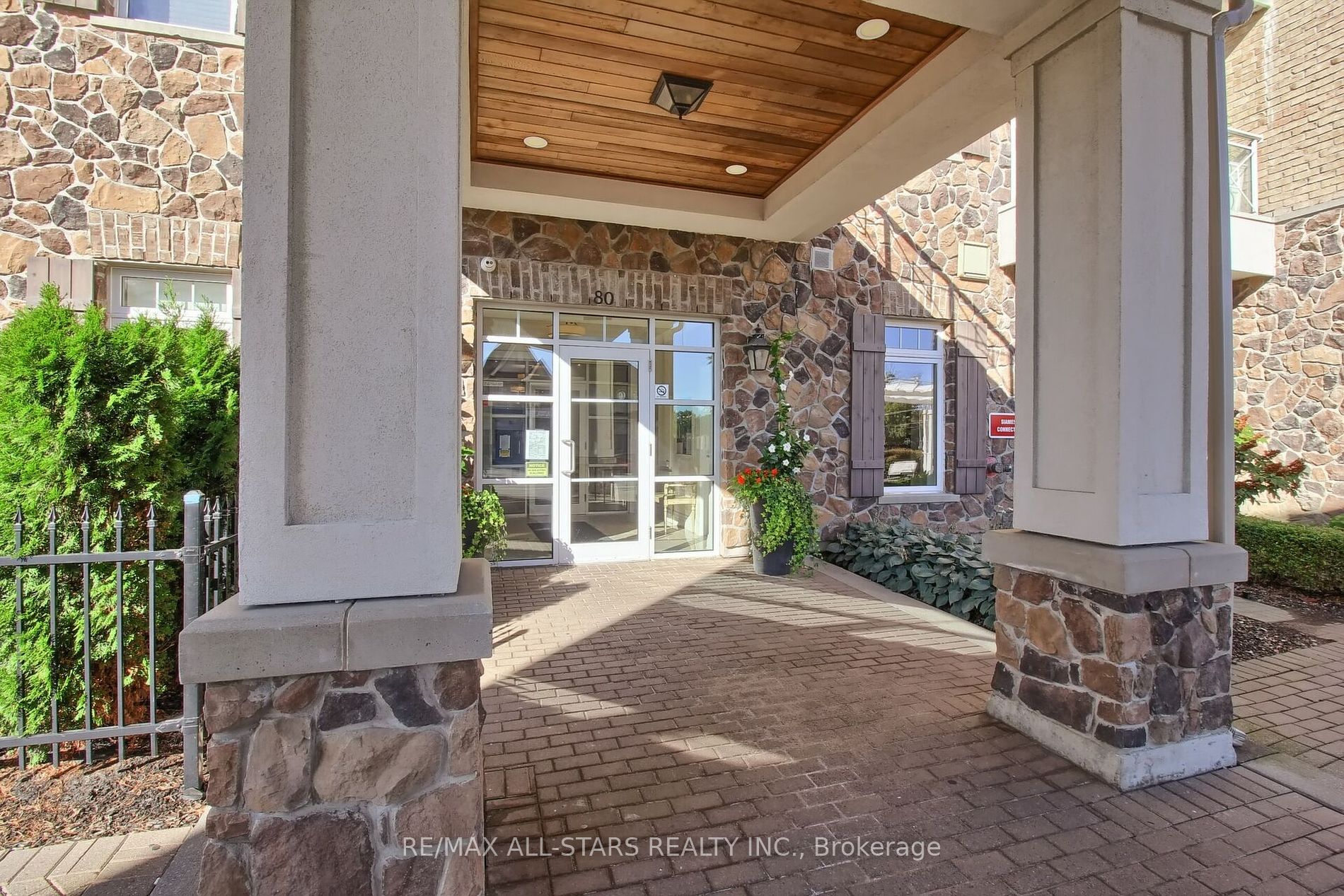 80 Burns Blvd, #208